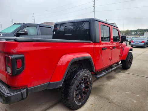 Used 2023 Jeep Gladiator Sport image 3