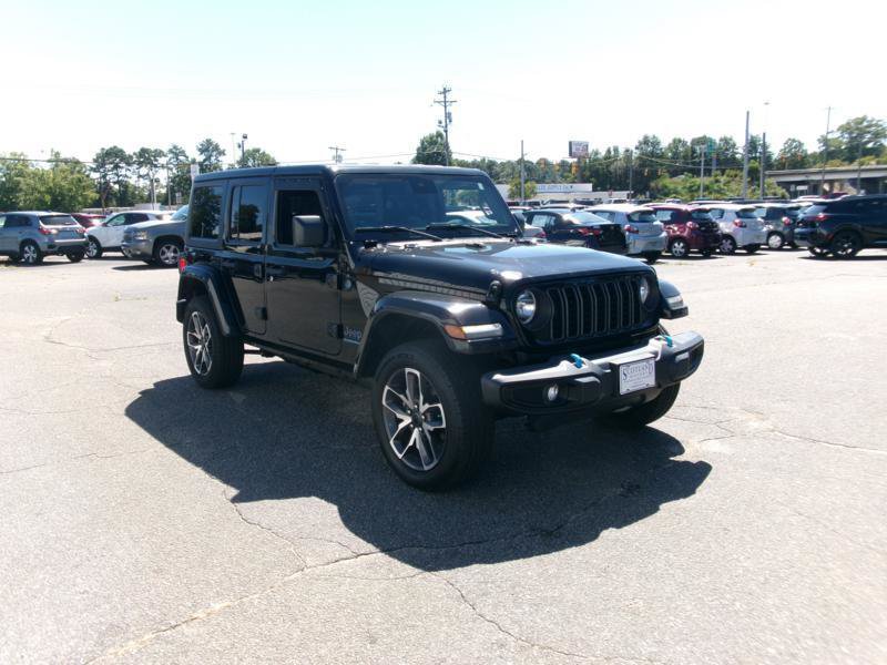 Used 2024 Jeep Wrangler Unlimited AWD/4WD image 12