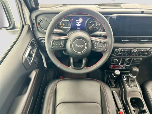 Used 2024 Jeep Gladiator Rubicon image 10