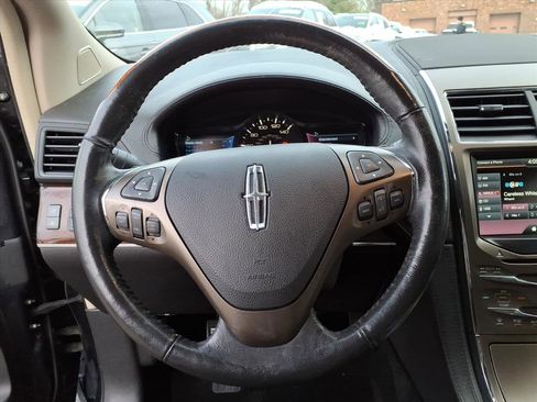 Used 2014 Lincoln MKX FWD w/ Equipment Group 101A image 17