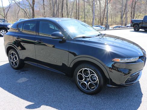 Used 2025 Alfa Romeo Tonale image 10