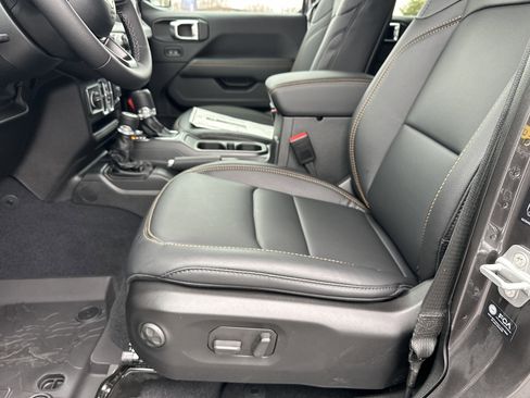 New 2026 Jeep Gladiator Sahara image 23