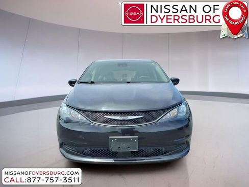 Used 2023 Chrysler Voyager LX FWD image 8