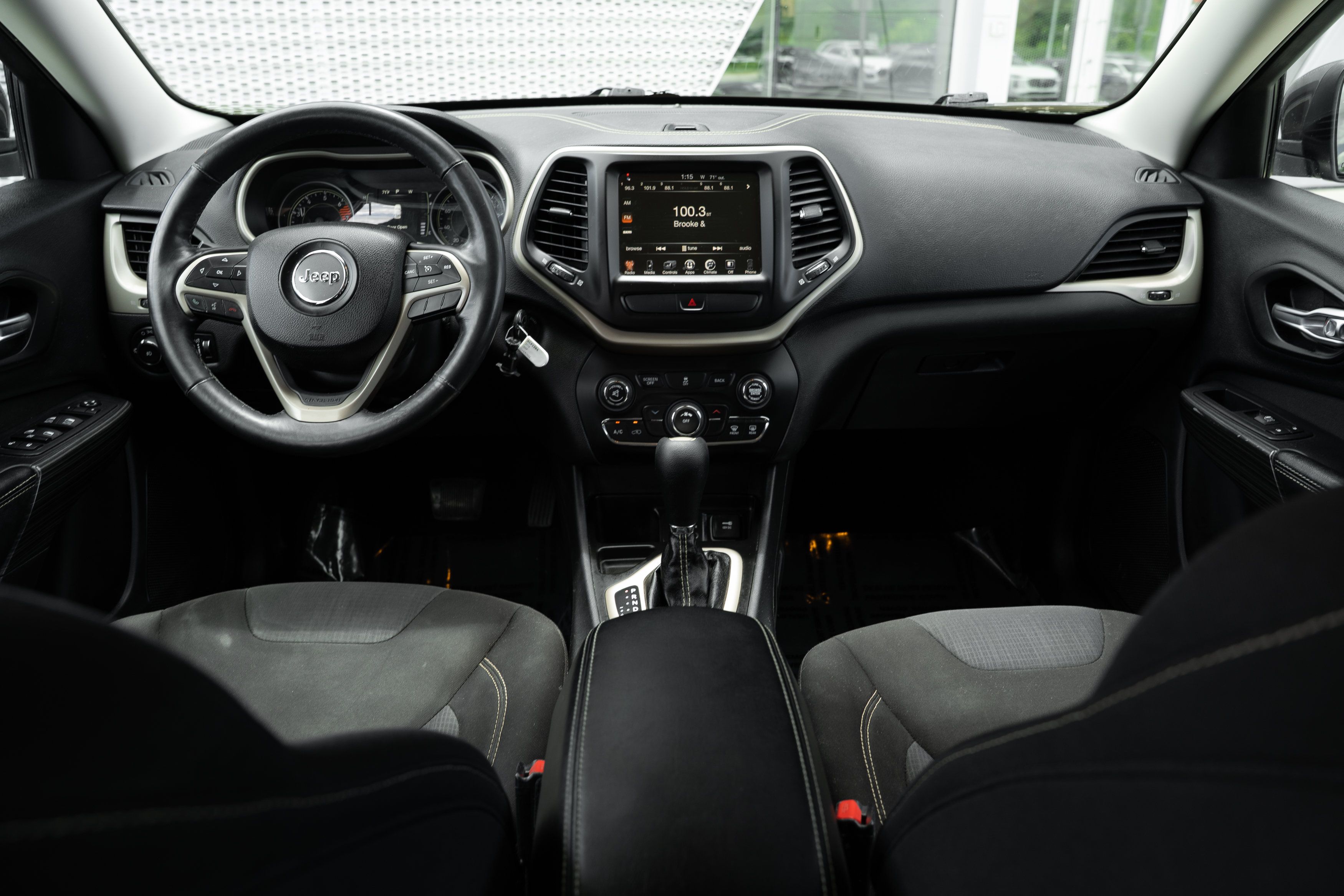 Used 2016 Jeep Cherokee Latitude w/ Cold Weather Group FWD image 8