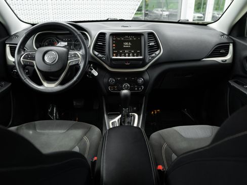 Used 2016 Jeep Cherokee Latitude w/ Cold Weather Group FWD image 8