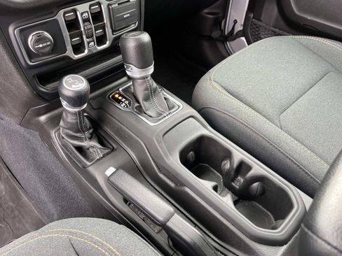 Used 2024 Jeep Gladiator Sport image 30