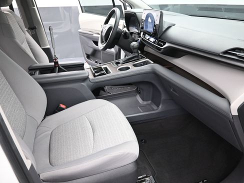 Certified 2022 Toyota Sienna LE image 22