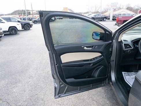 Used 2022 Ford Edge SE image 10