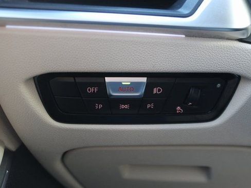 Used 2021 BMW 330i Sedan w/ Convenience Package image 16