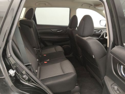 Used 2020 Nissan Rogue SV image 19