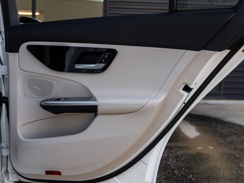 Used 2023 Mercedes-Benz C 300 Sedan image 34