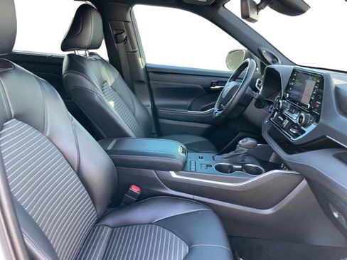 Used 2022 Toyota Highlander XSE image 15