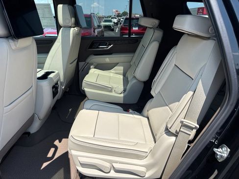 New 2026 GMC Yukon Denali w/ Denali Reserve Package AWD/4WD image 14