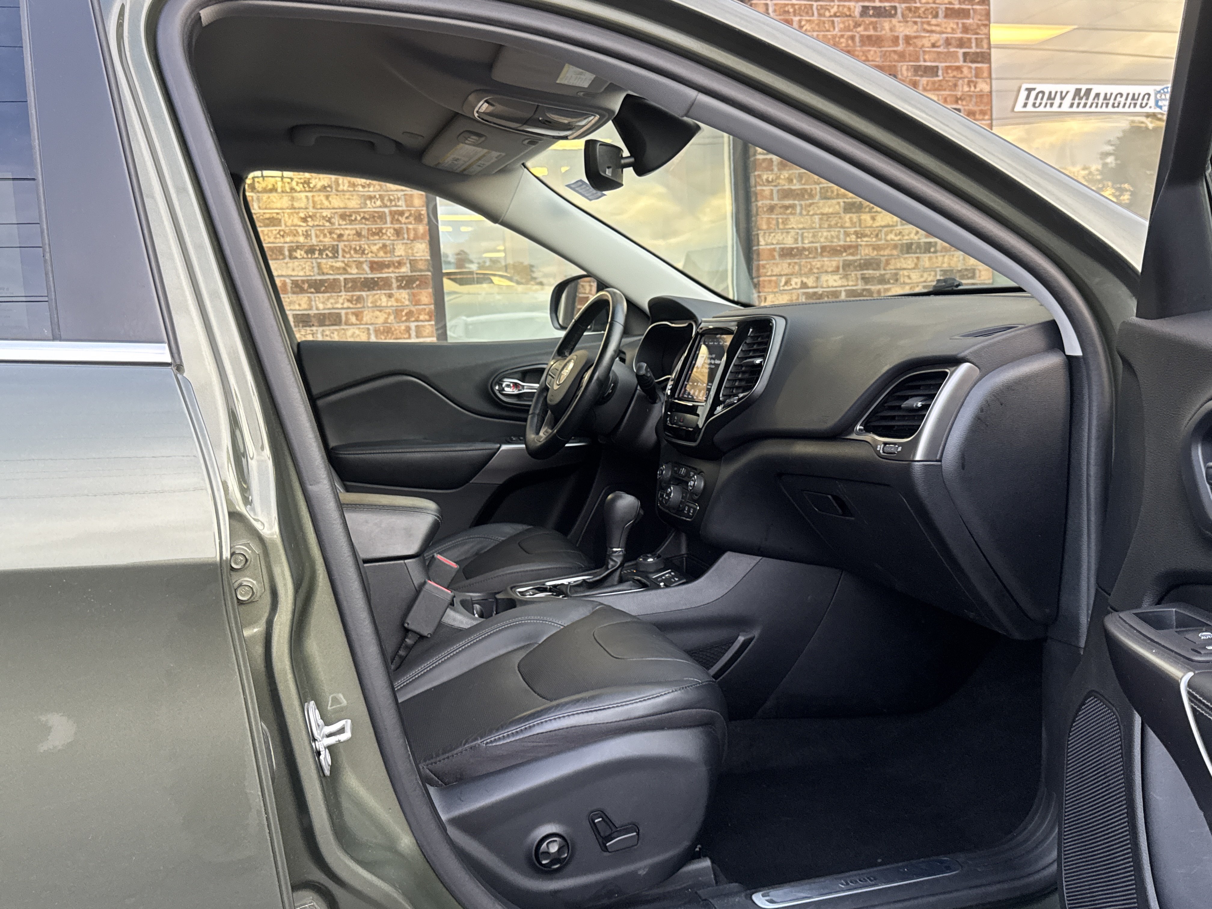 Used 2020 Jeep Cherokee Limited AWD/4WD image 13