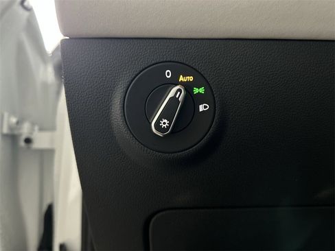 New 2026 Volkswagen Taos SE image 14