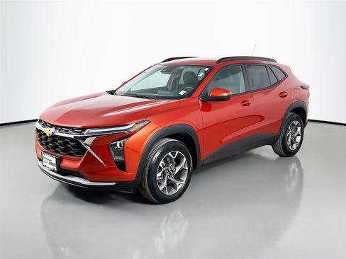 Used 2024 Chevrolet Trax LT w/ Driver Confidence Package image 4