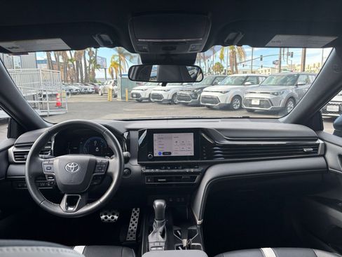 Used 2025 Toyota Camry SE FWD image 33