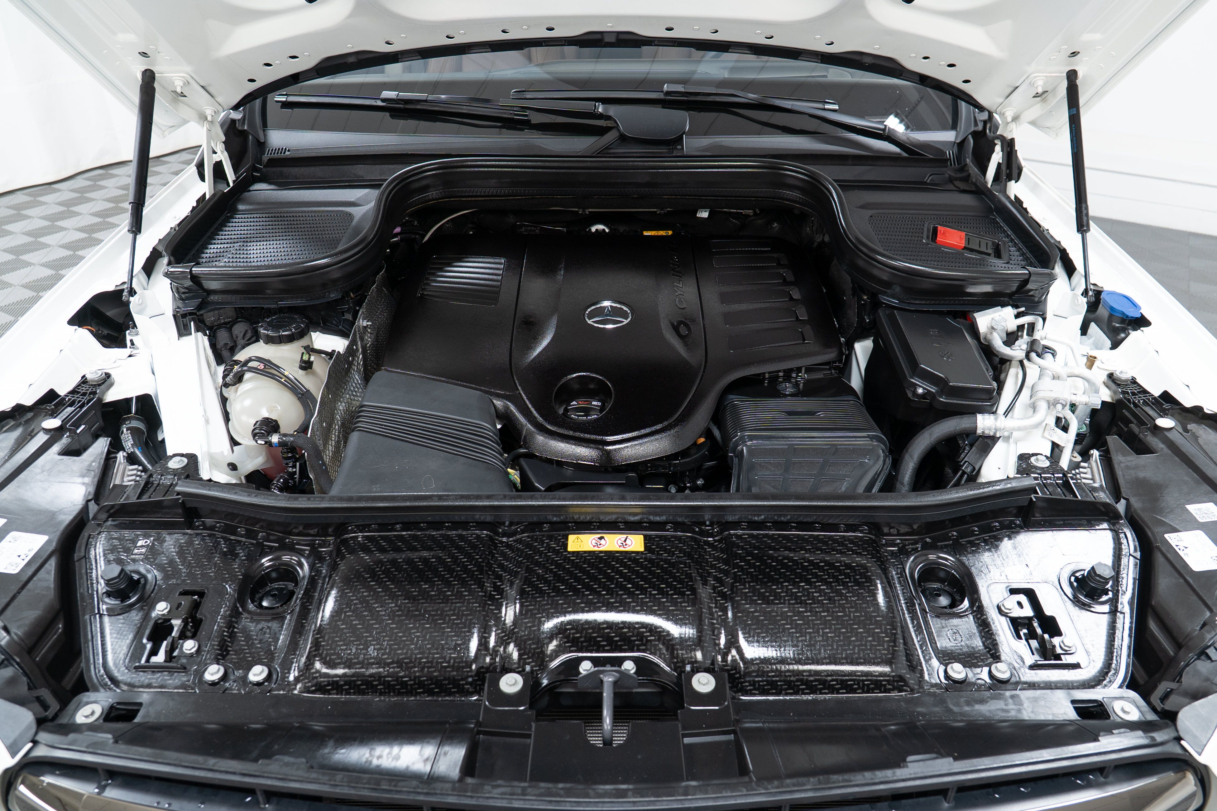 Used 2024 Mercedes-Benz GLS 450 4MATIC image 9