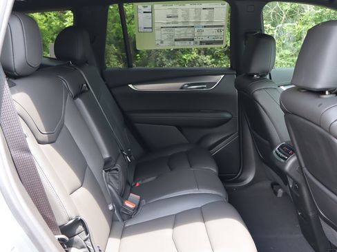 New 2025 Cadillac XT6 Luxury FWD image 24