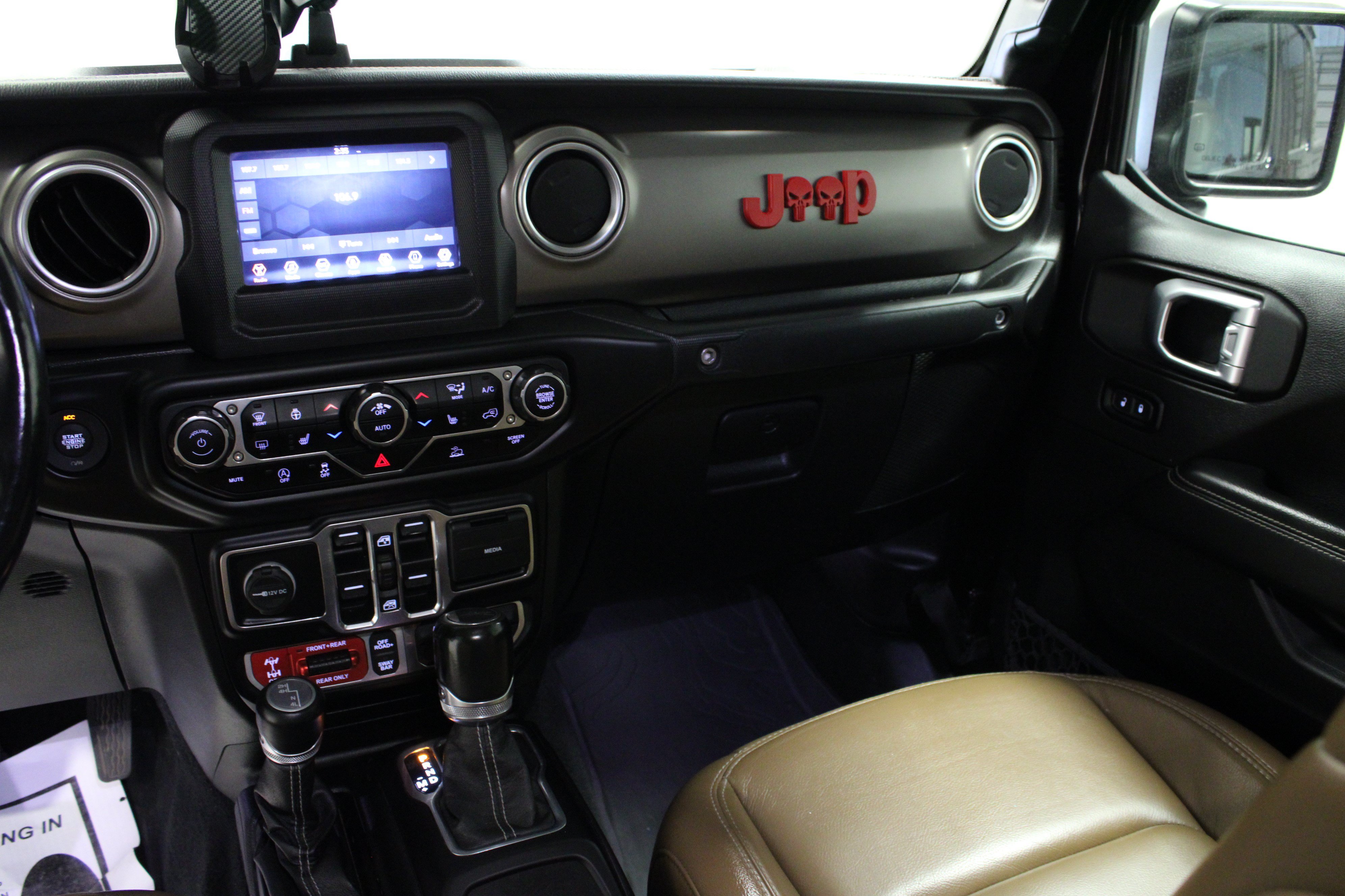 Used 2020 Jeep Gladiator Rubicon w/ LED Lighting Group AWD/4WD image 19