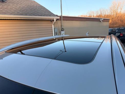 Used 2021 Nissan Rogue SL w/ Premium Package image 19