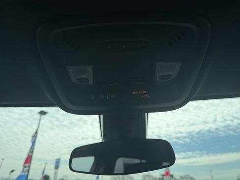 Certified 2023 Chevrolet Traverse LT image 28