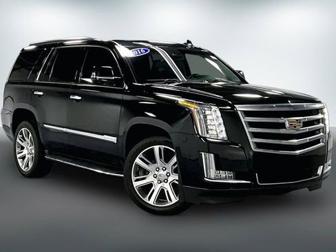 Used 2016 Cadillac Escalade Luxury image 1