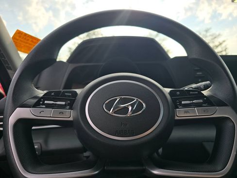 Used 2021 Hyundai Elantra SE FWD image 18