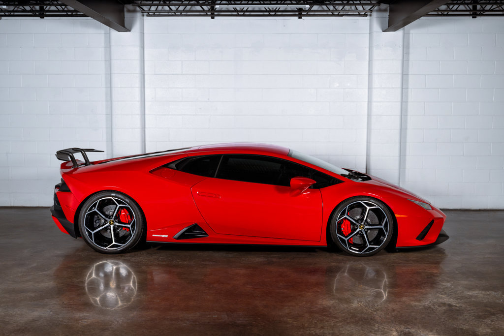 Used 2021 Lamborghini Huracan EVO RWD image 2