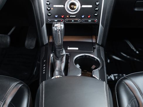 Used 2019 Ford Explorer Platinum image 14