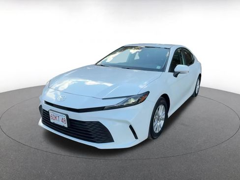 Used 2025 Toyota Camry LE image 7