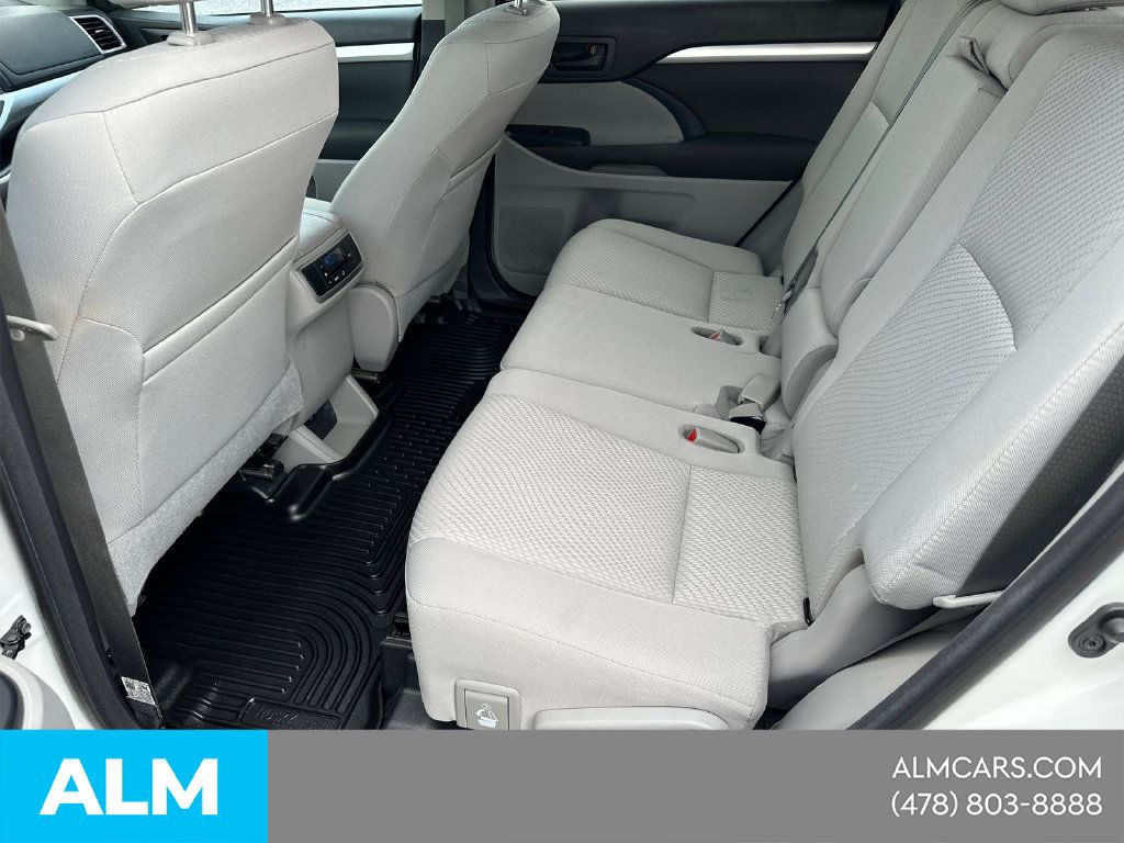Used 2018 Toyota Highlander LE FWD image 22