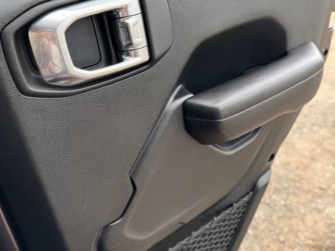 Used 2018 Jeep Wrangler Unlimited Sport S AWD/4WD image 36