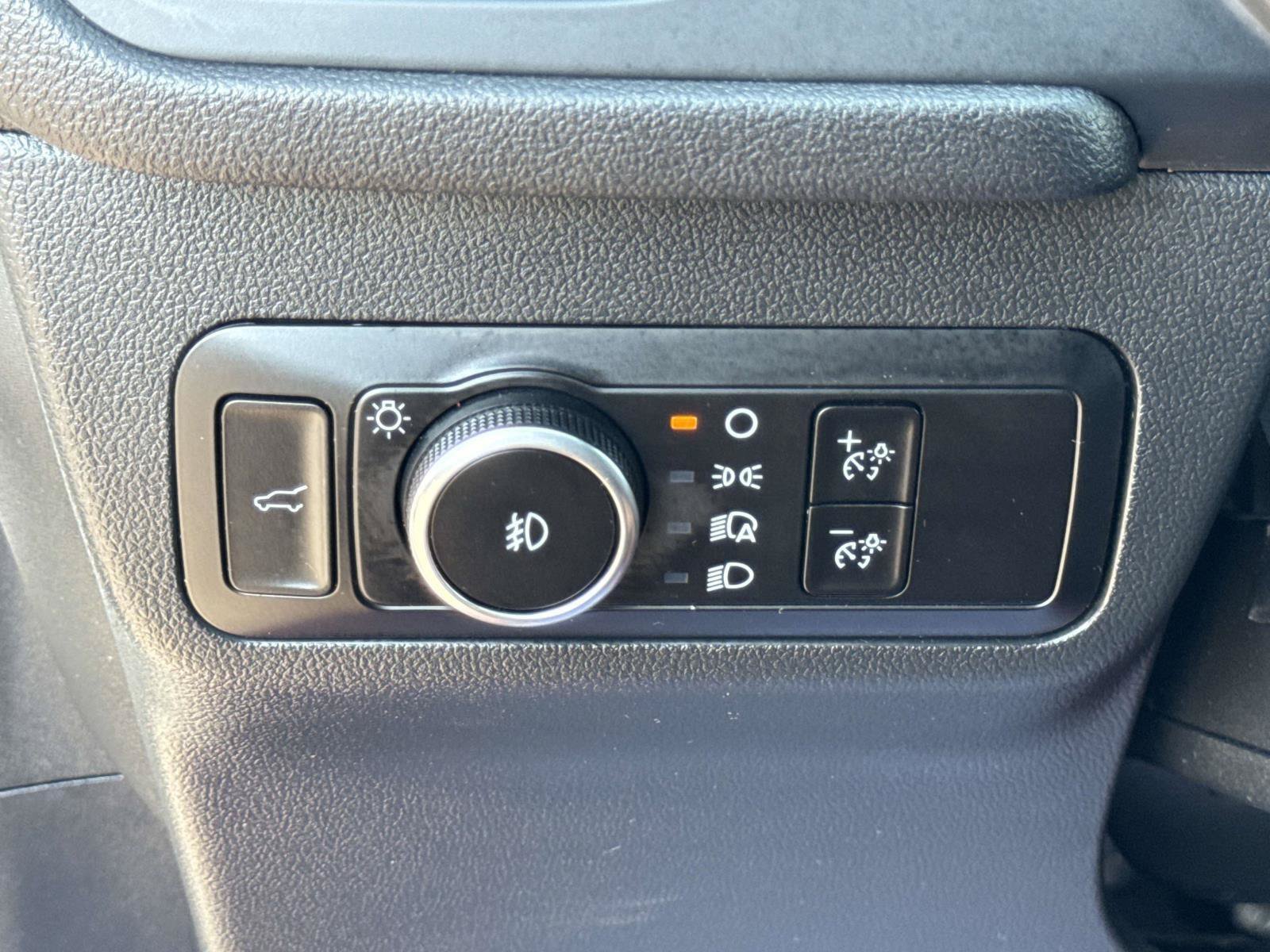 Used 2025 Ford Escape ST-Line Select AWD/4WD image 17