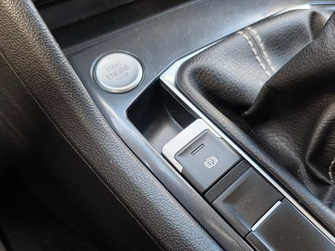 Used 2023 Volkswagen Tiguan SE image 35