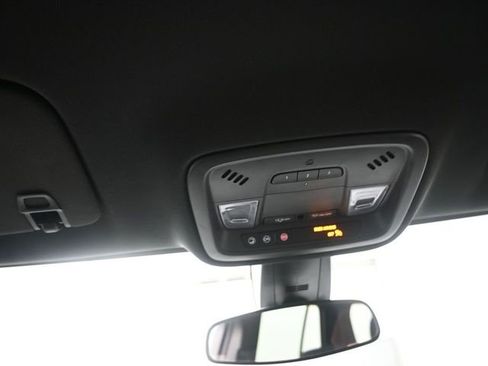 Used 2023 Chevrolet Traverse LT image 12