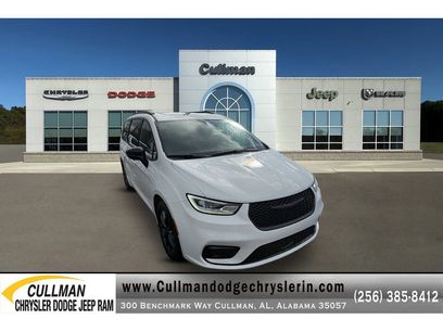 New 2026 Chrysler Pacifica Limited w/ S Appearance Package