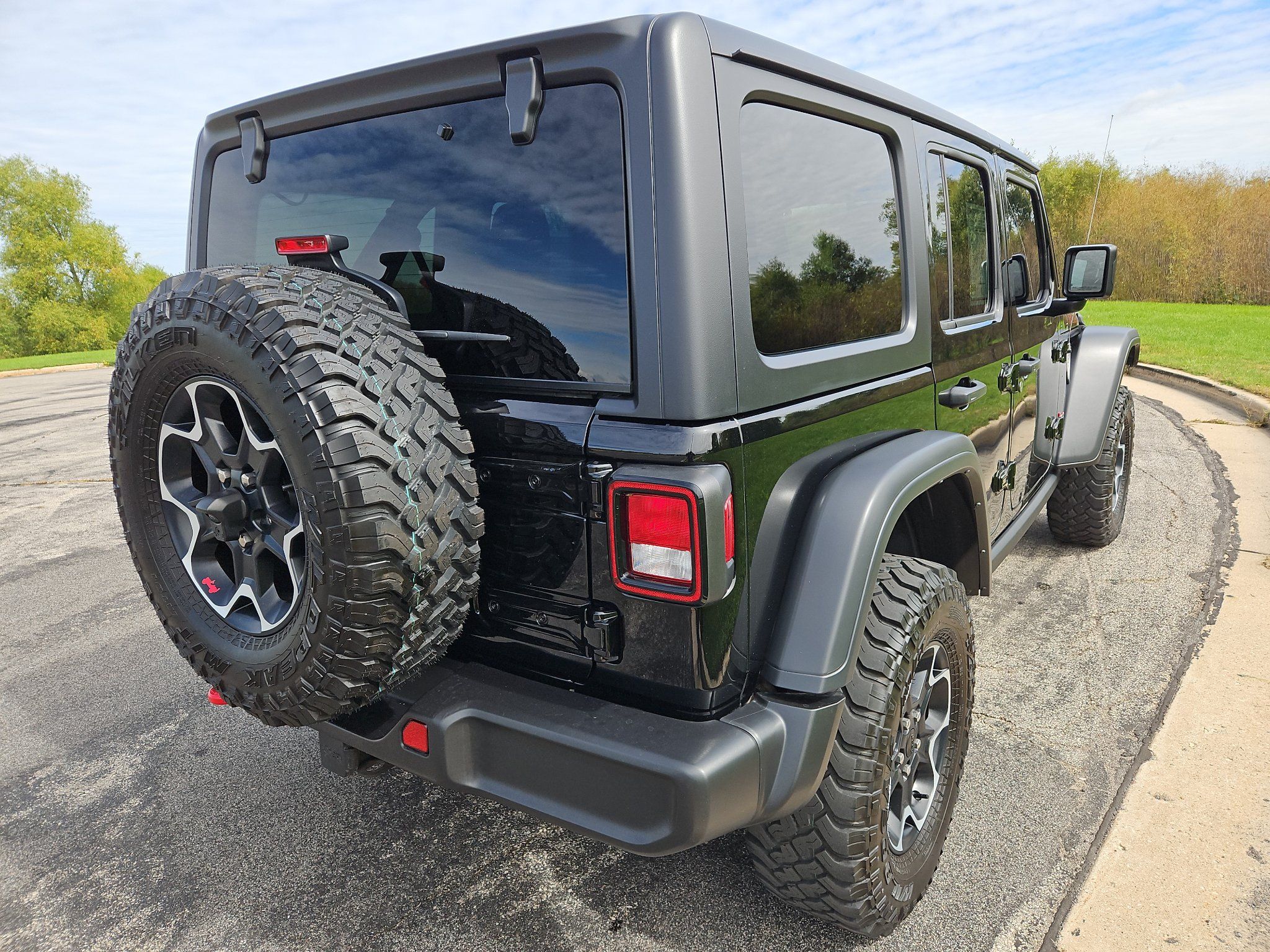 Used 2023 Jeep Wrangler Unlimited Rubicon w/ Dual Top Group AWD/4WD image 10