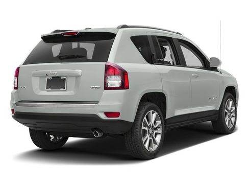 Used 2017 Jeep Compass Latitude image 2
