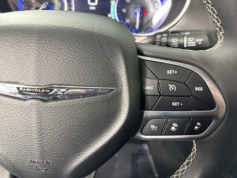 Used 2025 Chrysler Pacifica Select FWD image 13