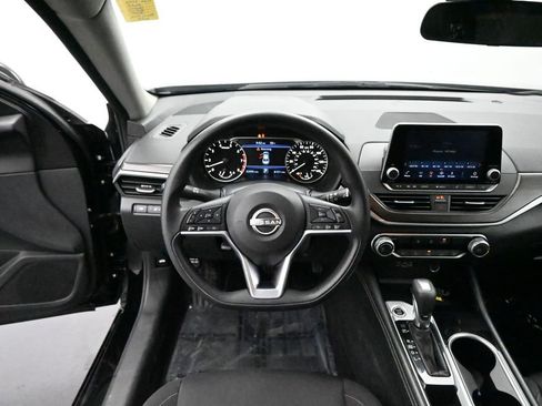 Used 2023 Nissan Altima 2.5 SV FWD image 19