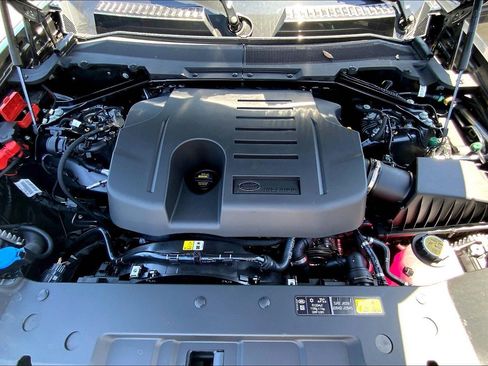 New 2025 Land Rover Defender 130 X-Dynamic SE image 12