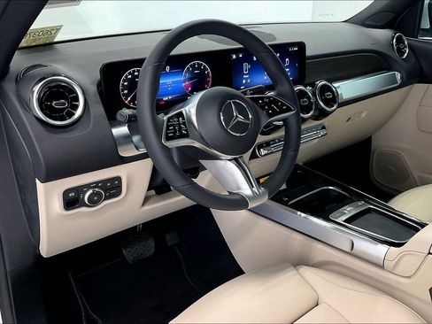 New 2026 Mercedes-Benz GLB 250 image 8