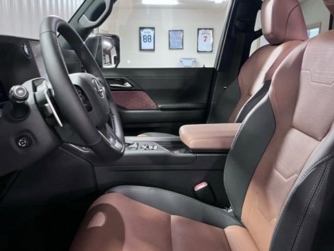 Used 2026 Lexus GX 550 w/ Accessory Package (2T) image 13