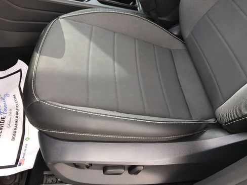 Used 2024 Volkswagen Taos SE image 12