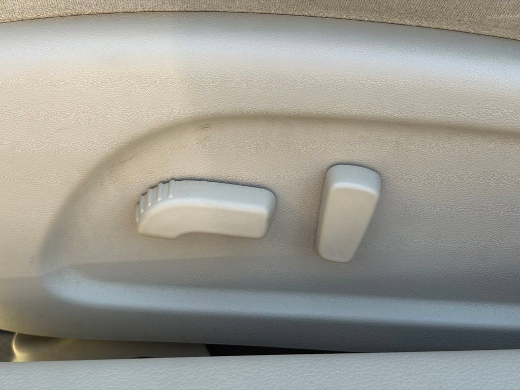 Used 2013 Nissan Altima 3.5 SV w/ Navigation Pkg FWD image 19