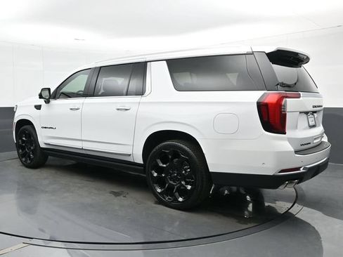 Used 2025 GMC Yukon XL Denali AWD/4WD image 6