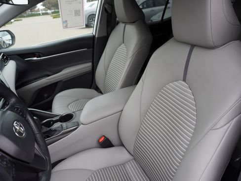 Used 2023 Toyota Camry SE image 19