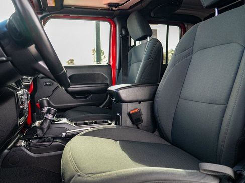 Used 2021 Jeep Gladiator Willys image 15