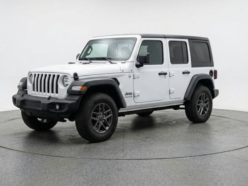 Used 2025 Jeep Wrangler Sport S image 3